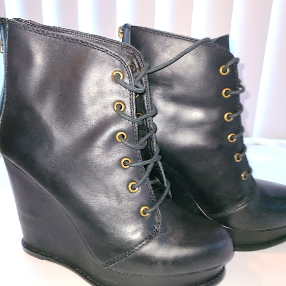 Steve Madden Shoes - Sz 9.5 Womens Steve Madden Thronne Wedge Bootie